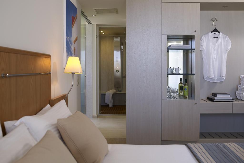 Family Suite 2 Bedrooms 8