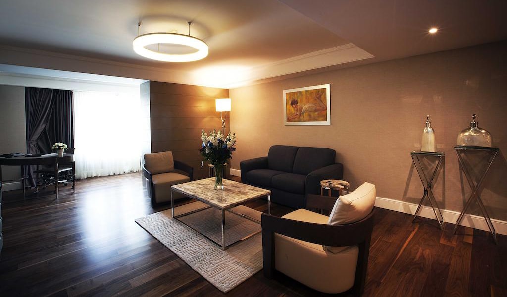 Family Suite with Business Lounge Access 3-min
