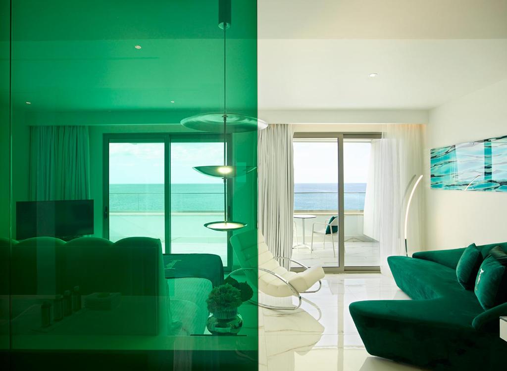 Gold Sky Suite with Panoramic Sea View (1)