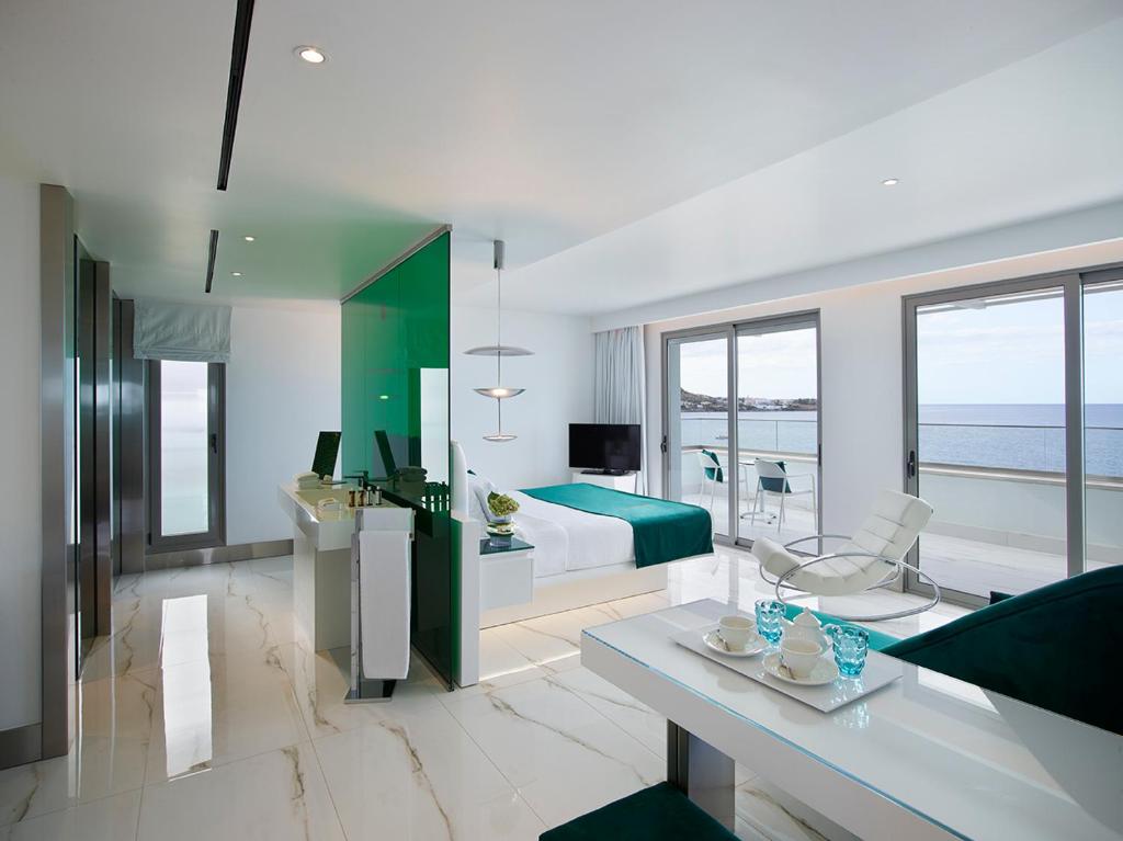 Gold Sky Suite with Panoramic Sea View (5)