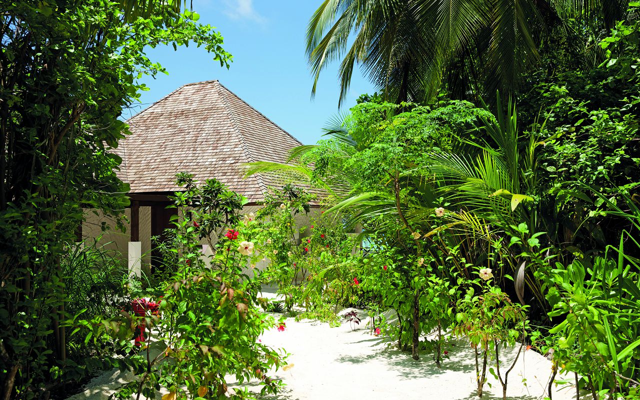 Hideaway Maldives villas 3 deluxe sunset beach villa (2)
