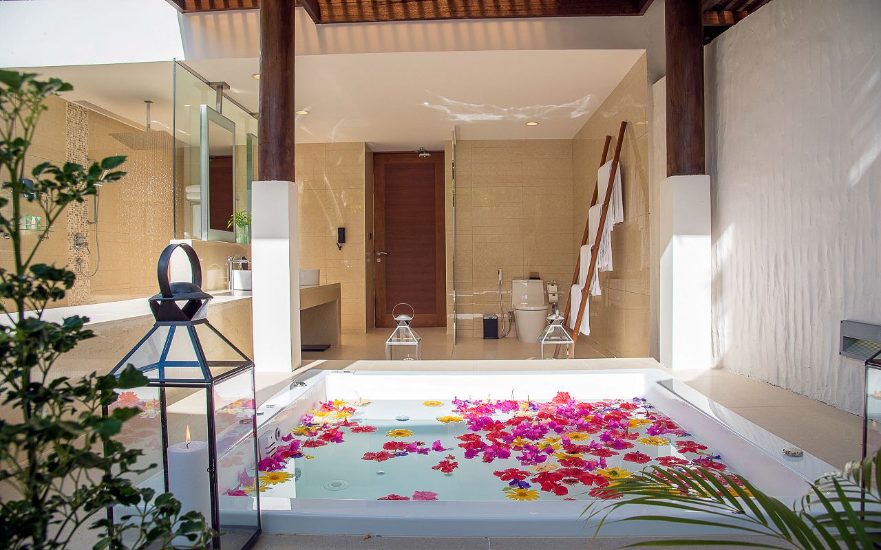 Hideaway Maldives villas 4 Beach Residence plunge pool bathroom (4)