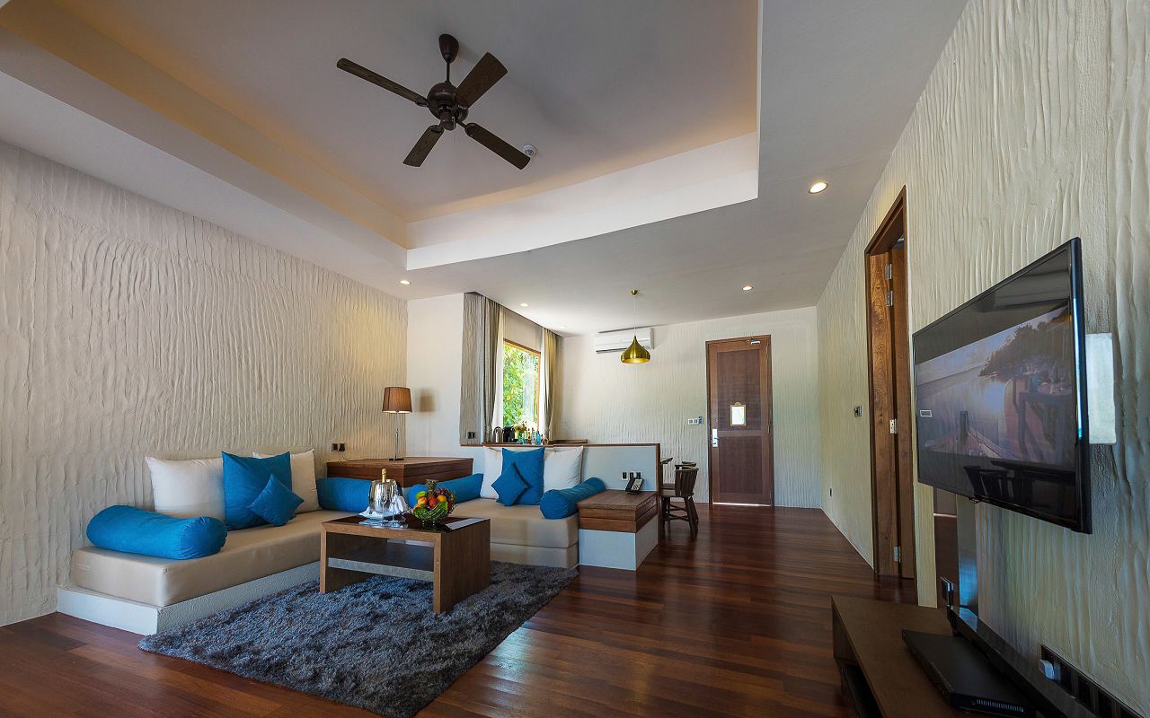 Hideaway Maldives villas 4 Beach Residence plunge pool living area (1)
