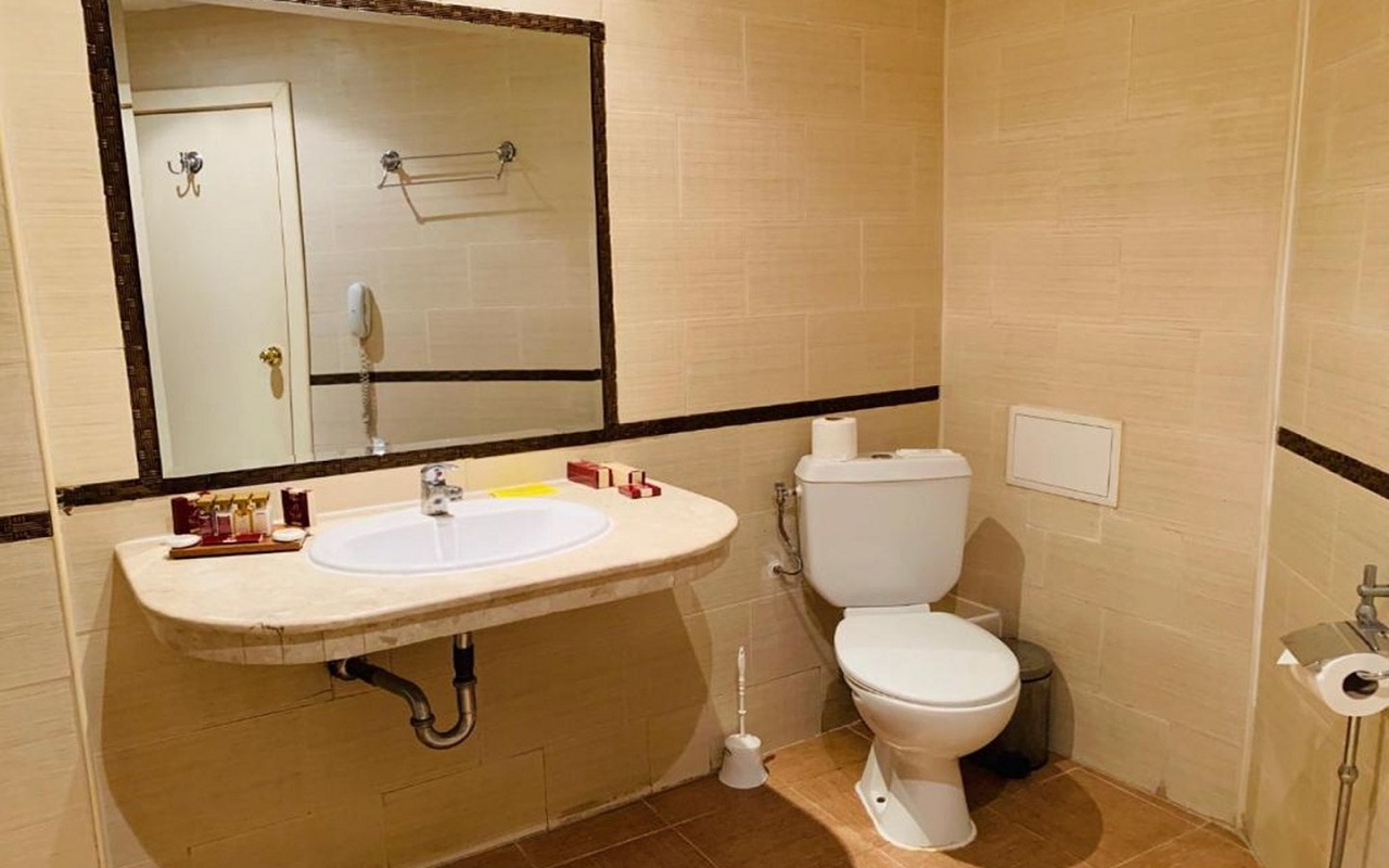 Imperial_Palace_Hotel_Promo_room_004