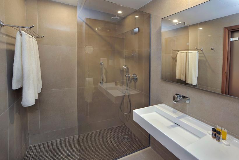 Luxury-inland-view-room-bathroom2.f82e3a6e7bba02f3bc2a42183e75d439