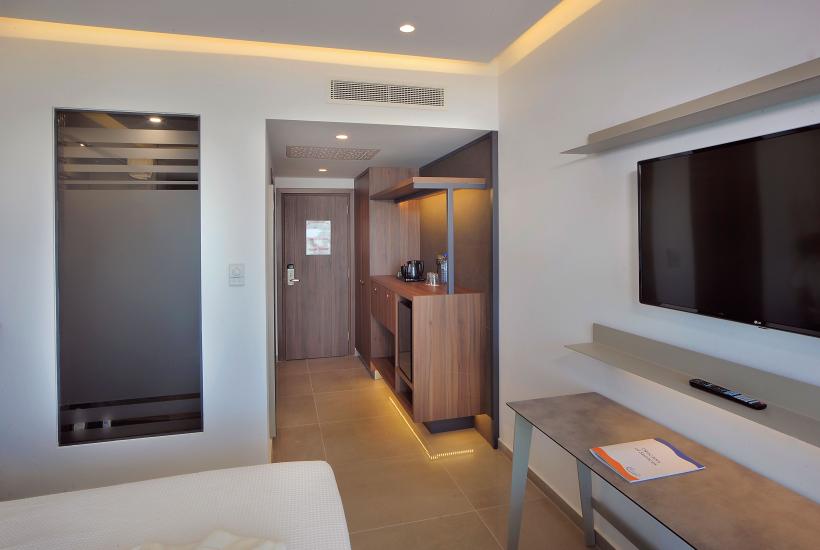 Luxury-sea-view-room3.ab0a498e369d75eb903ae28e02973420