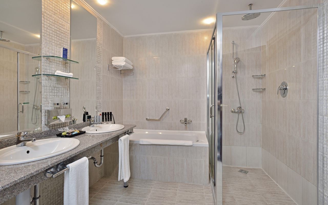 Melia Grand Hermitage bathroom_Separate showe&Bathtub_all rooms