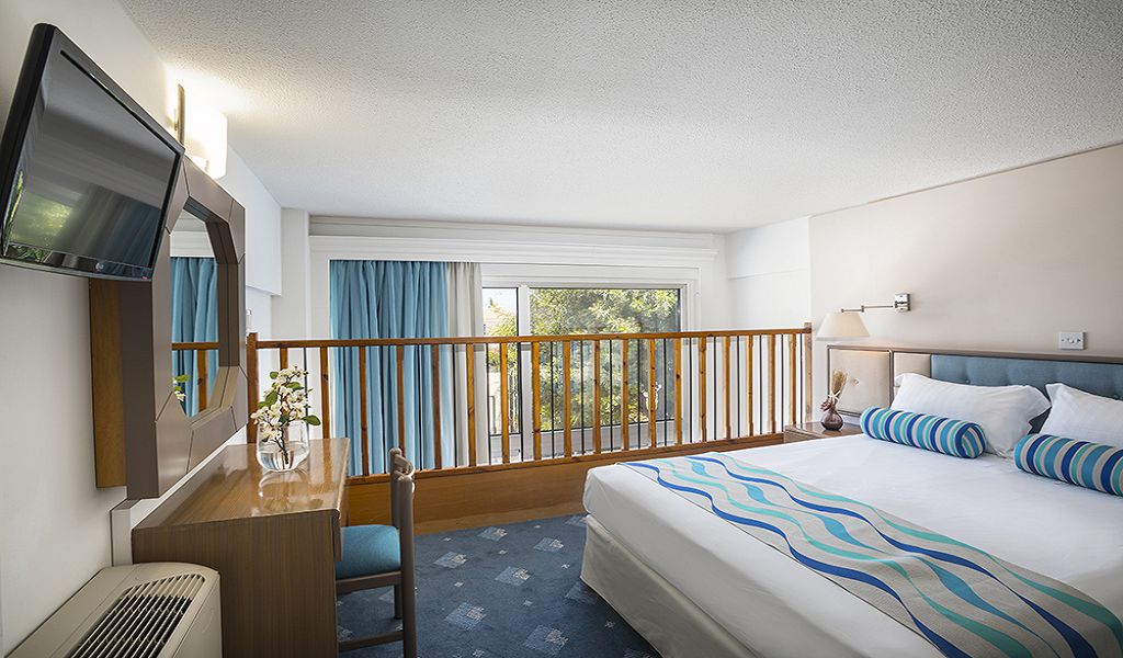 Mezzanine-Family-room-1st-Floor-Bedroom