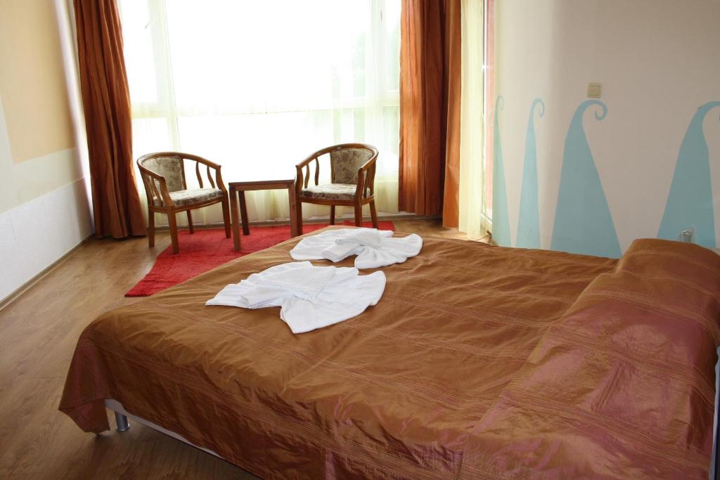 One-Bedroom Suite with Balcony 3