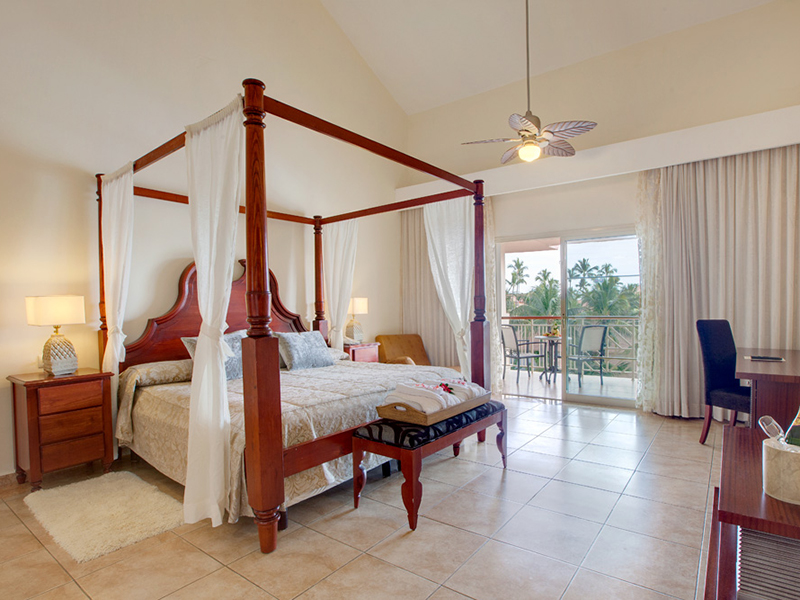 One bedroom suite. Тур Majestic Colonial Punta Cana 5. Люкс номер Доминиканы. Подарочный сертификат на две ночи в отеле Majestic Colonial Punta Cana 5.