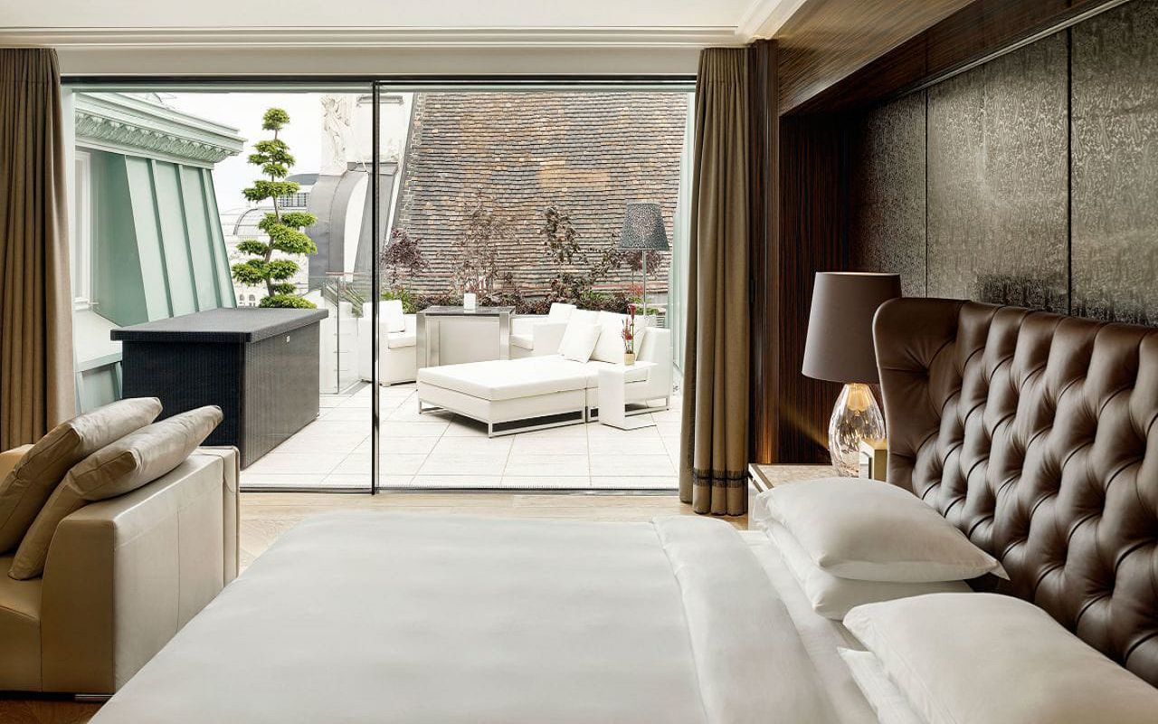 Park-Hyatt-Vienna-P422-Master-Bedroom-Terrace.16x9.adapt.1280.720