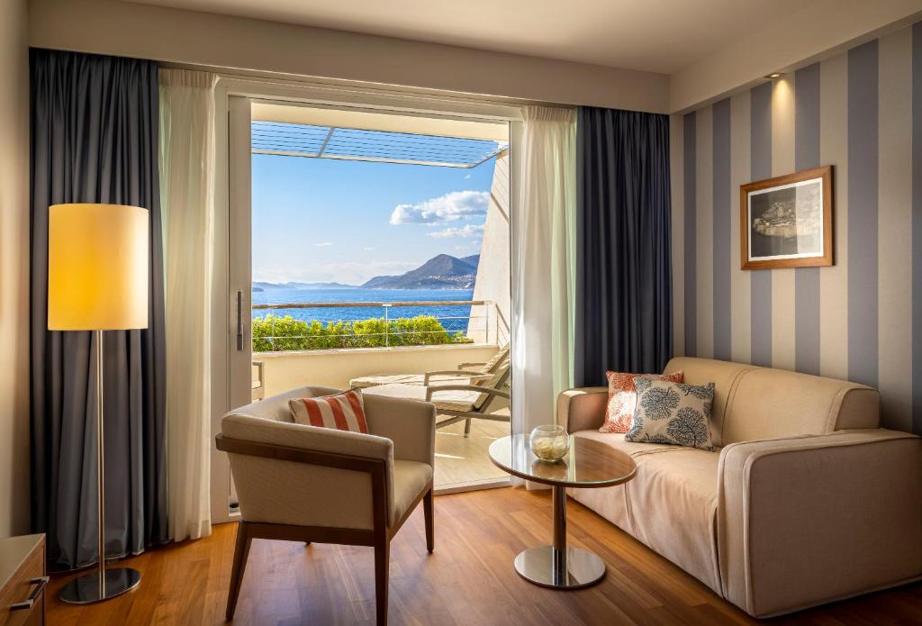 Premium TwinDouble Room with Balcony or Terrace Sea View (3)