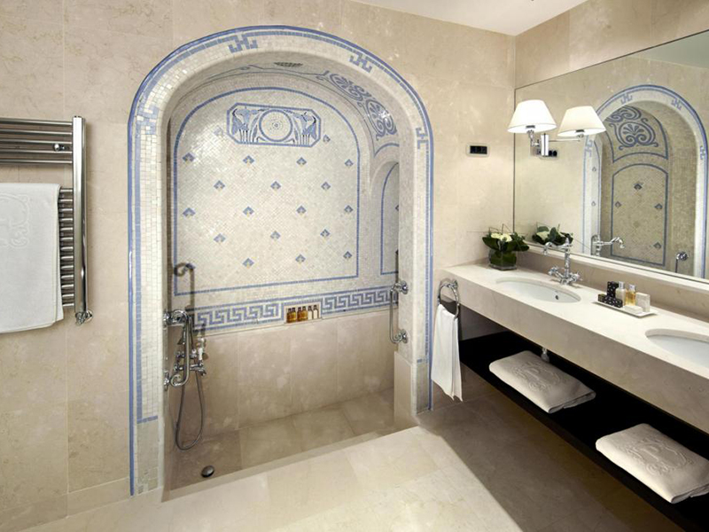 Privilege Classic Deluxe with Roman-style bathroom4