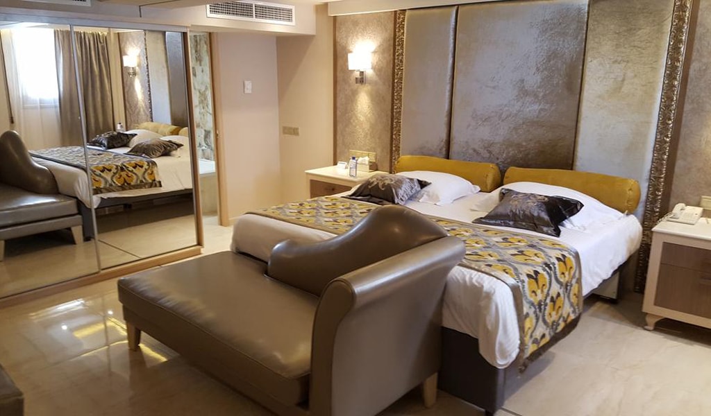 Queen Suite (5)