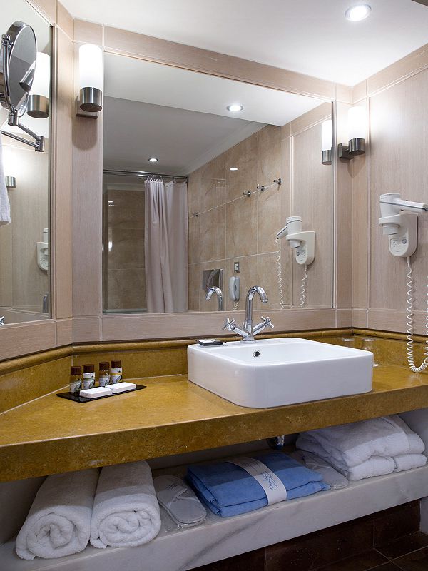 R-Bathroom-amenities-standard-web (1)