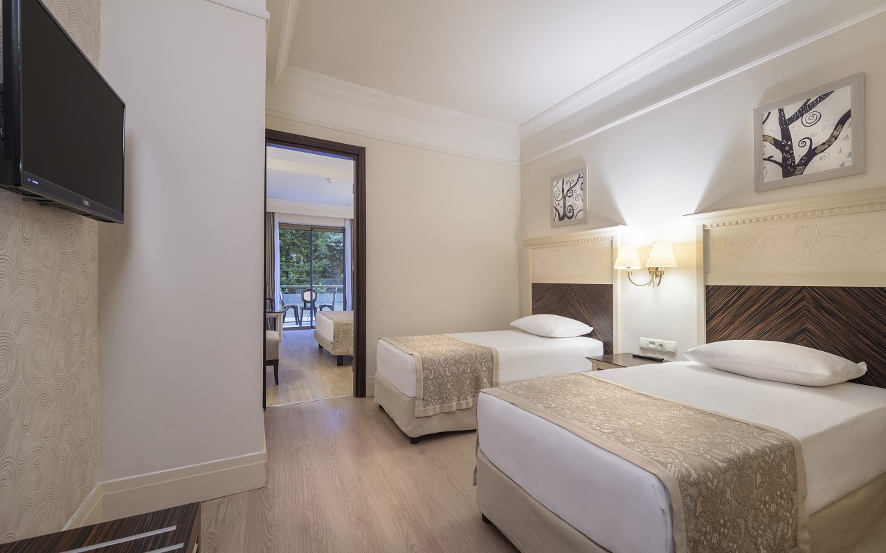 ROOM (11)