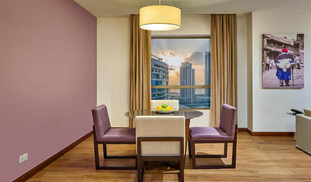 Ramada-Hotel-1-bedroom-city (2)