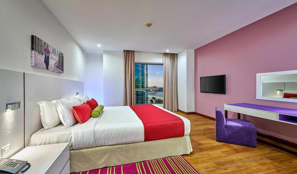 Ramada-Hotel-1-bedroom-sea-(1)
