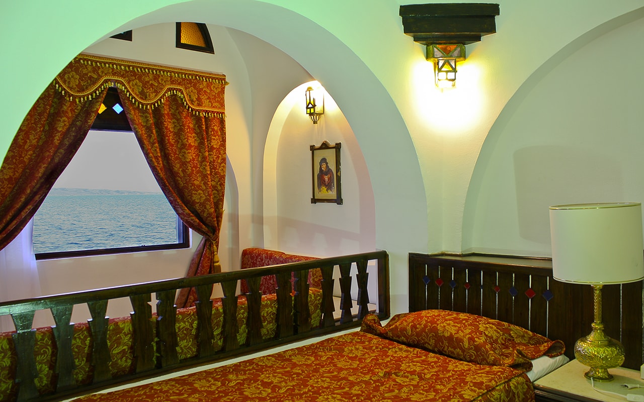 SEA VIEW ROOM - SIDE VIEW-min