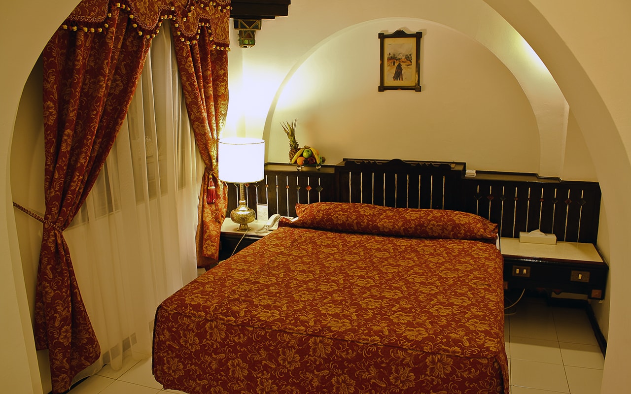 STD ROOM - LARGE BED-min