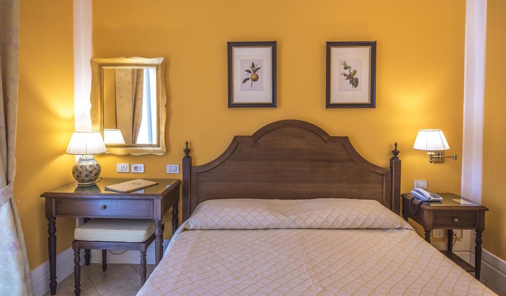 Standard Double-Twin Room3-min