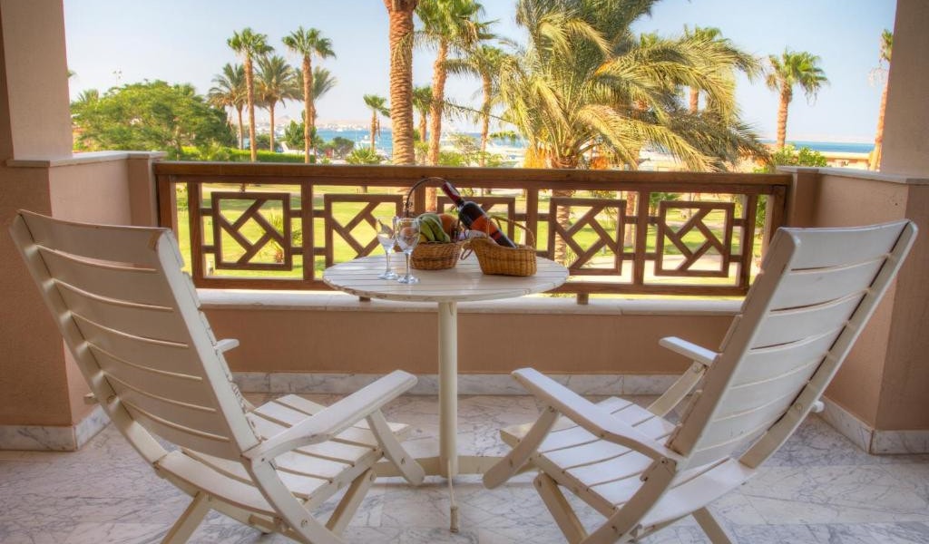Standard Pool View or Side Sea View4-min