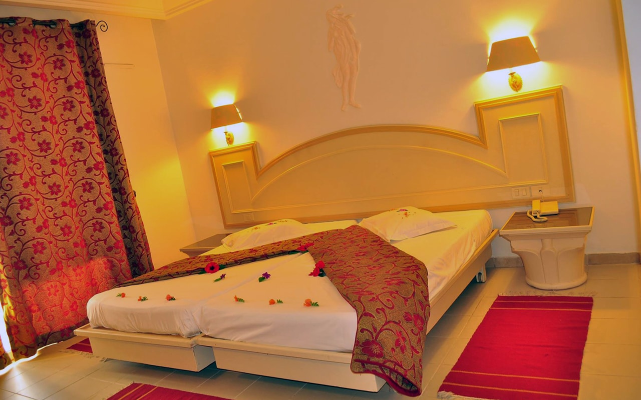 Standard Room_04-min