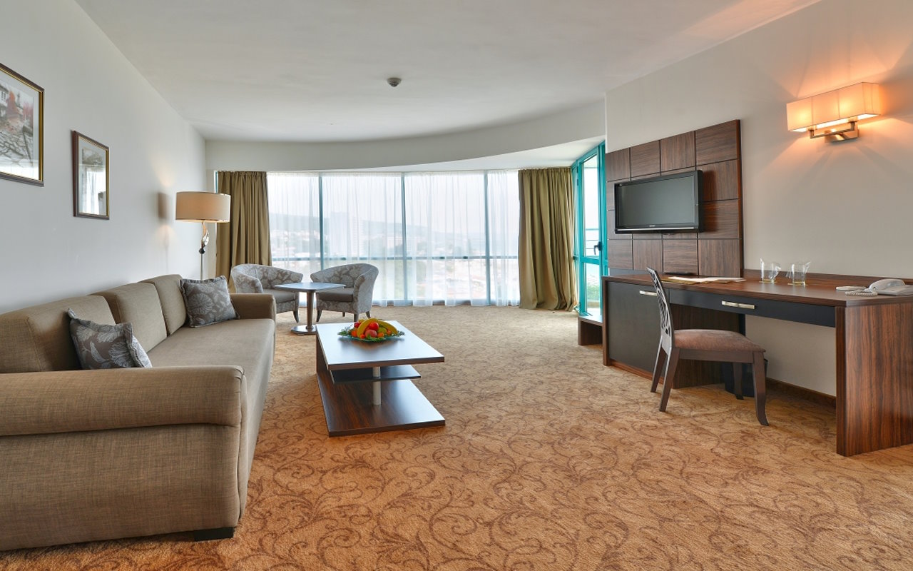 Suite-standard_living-room