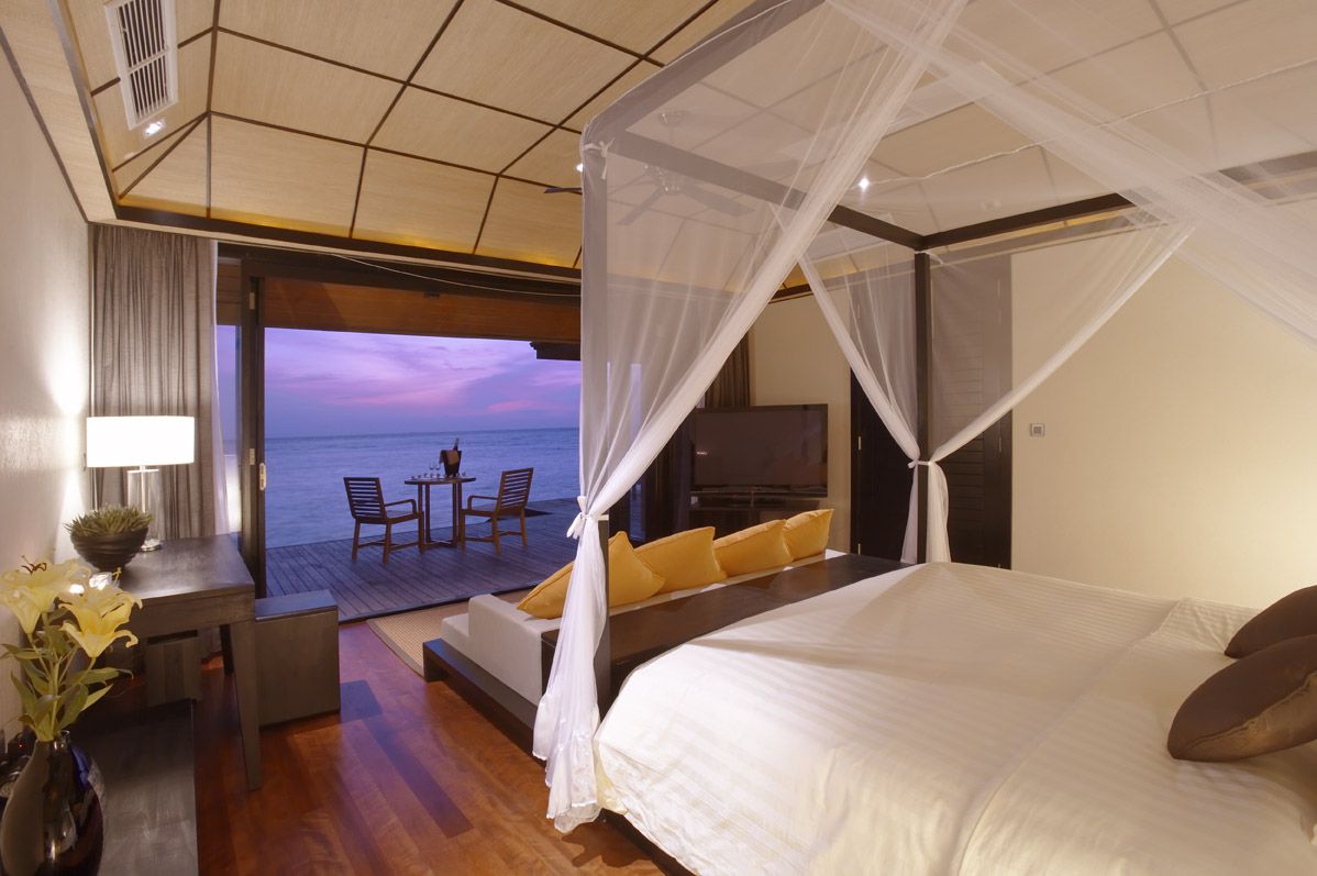 SunsetWaterSuite_BedroomInterior_Sunset