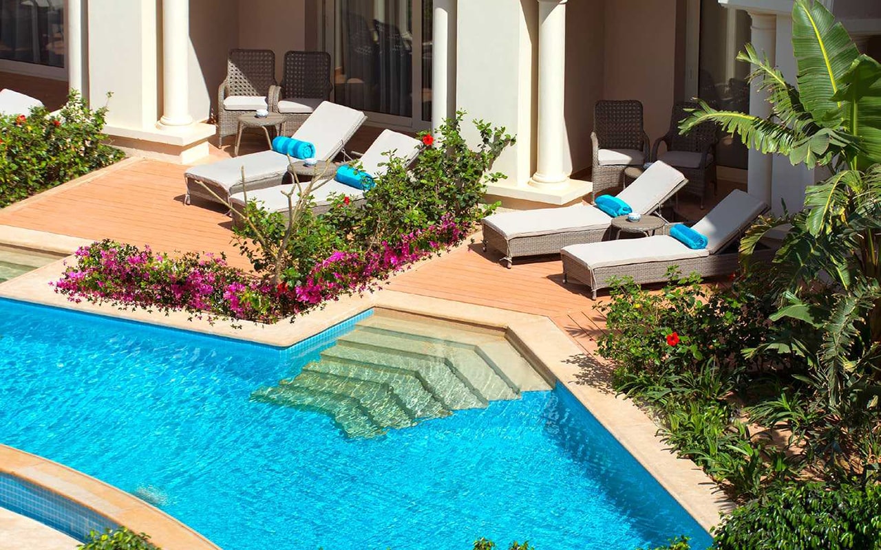 Swim-up Suite_Pool-min