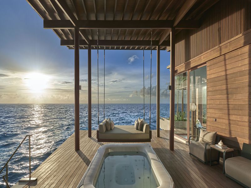 THE-Overwater-Reef-Residence-Master-Suite-King-Outdoor-Deck