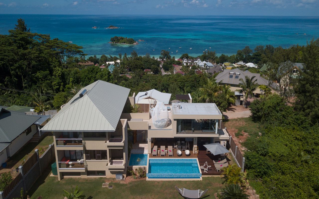 Villa 360 aerial with seaview