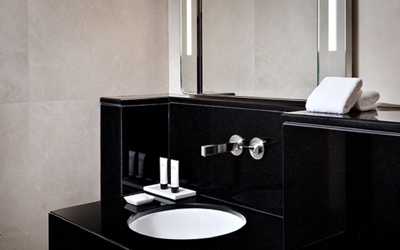 address-dubai-mall-premier-suites-powder-room_enhanced