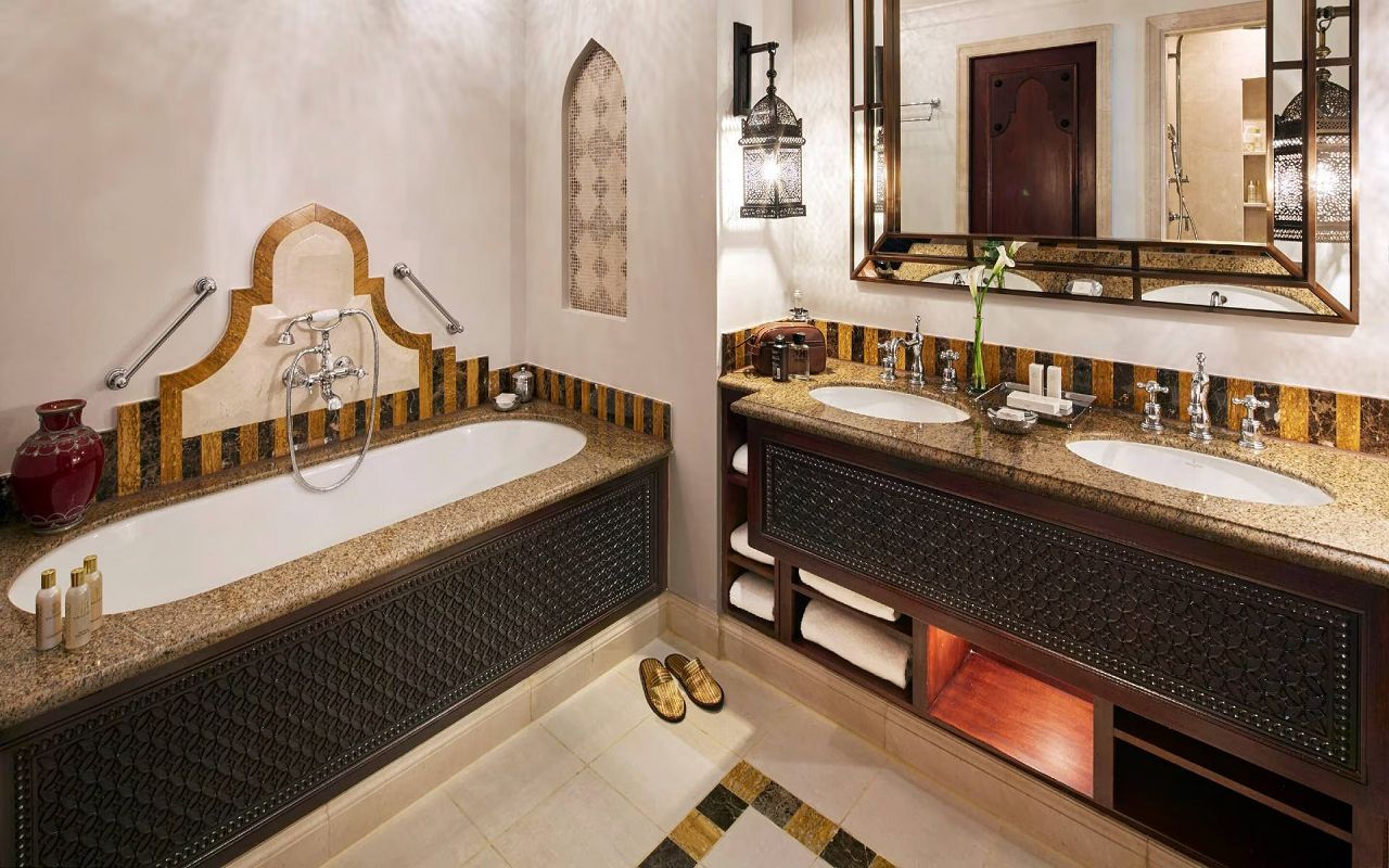 al-qasr--junior-suite--bathroom