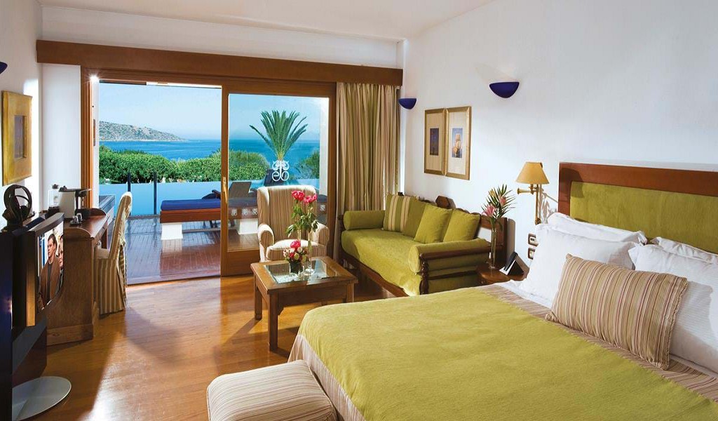deluxe_room_spa_sea_view_sharing_pool
