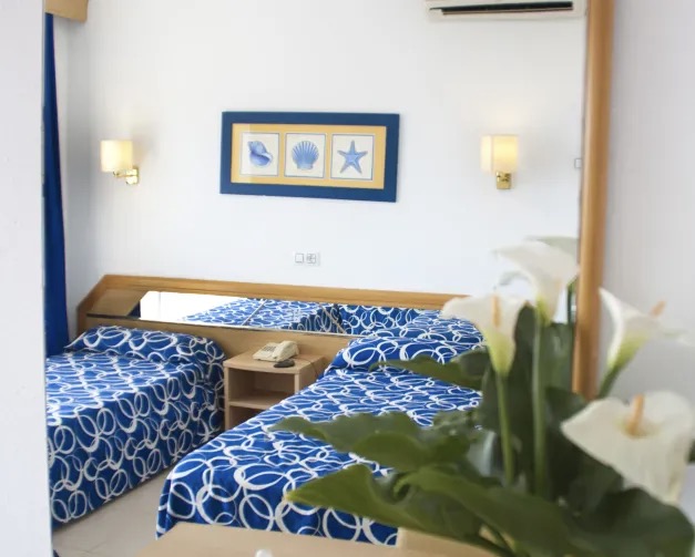 dos-camas-habitacion-doble-hotel-esplai-calella-costa