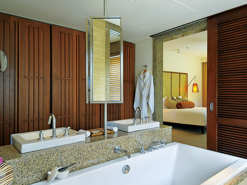 ephelia-seychelles-junior-suite-luxury-bathroom-1