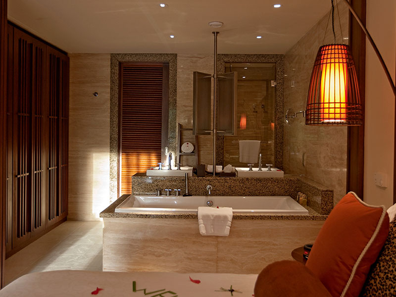 ephelia-seychelles-senior-suite-luxury-bathroom-1