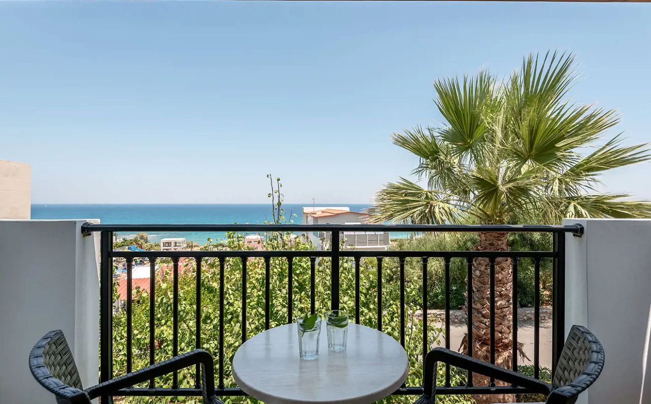 mediterraneo-hotel-junior-suite-family-room-balcony-js