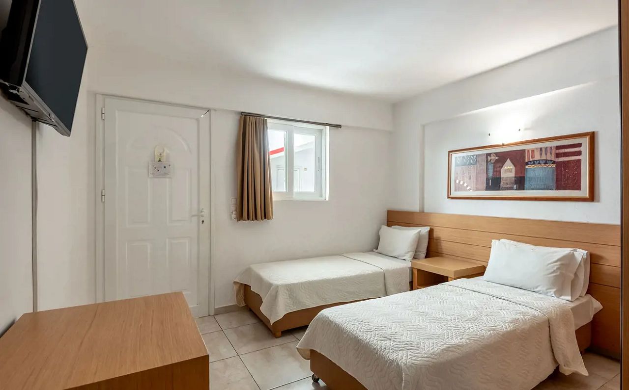 mediterraneo-hotel-junior-suite-family-room-js2ndbedroom2