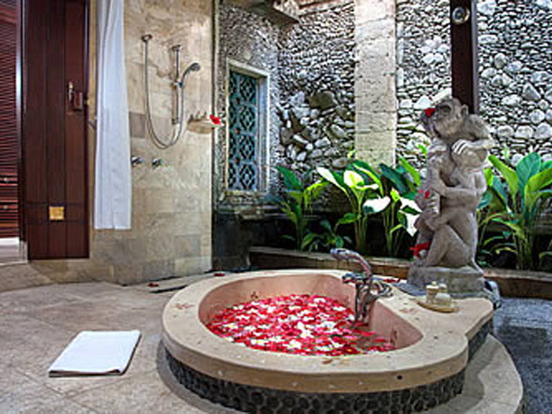 pitamaha-pool-garden-villa-bath