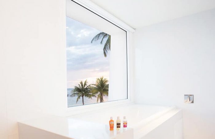 seduction-beachfront-suite-bathtube-thumb-700x453