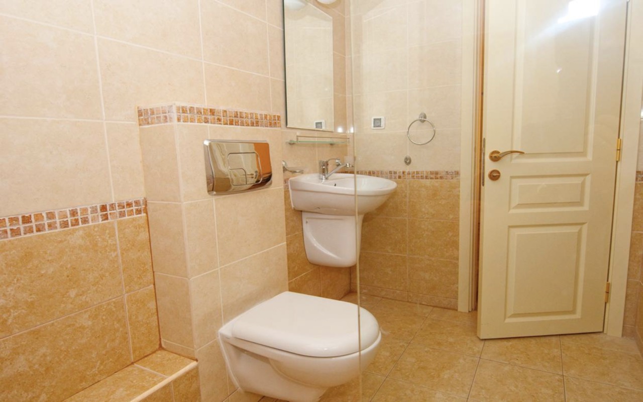 studio bathroom