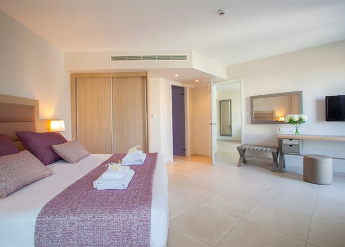 two-bedroom-pool-view-family-suite---img_3802