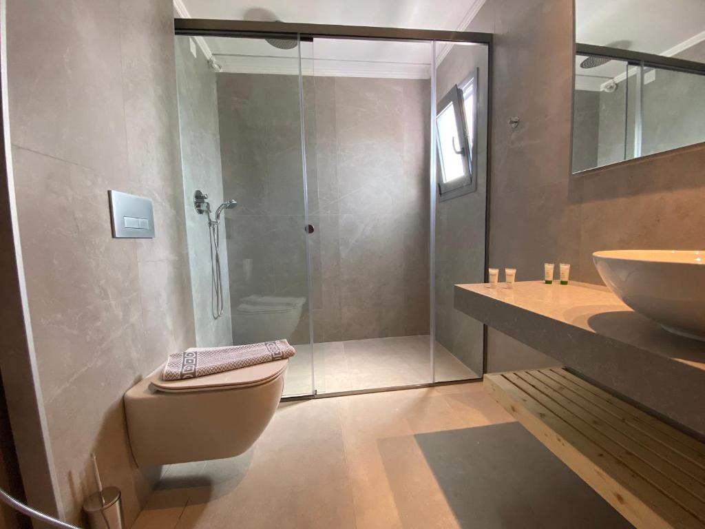 Deluxe Suite with Spa Bath 6