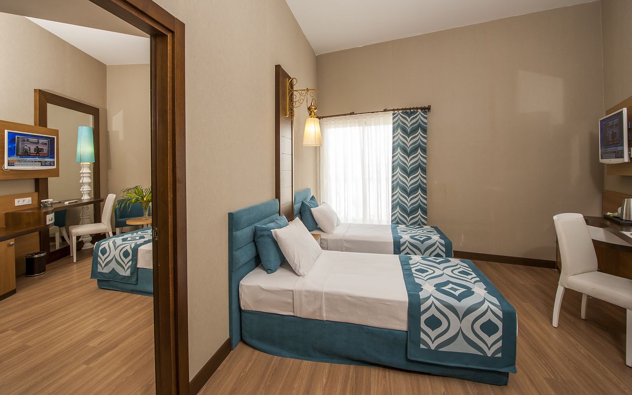 Dream World Resort Fam Room 1