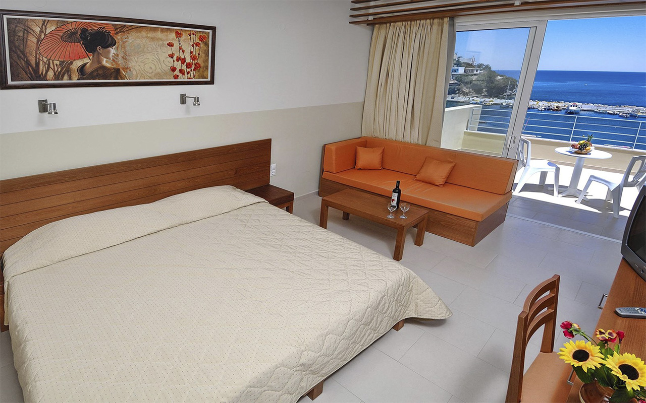 Twin Room in Beach Sea Side View (1)