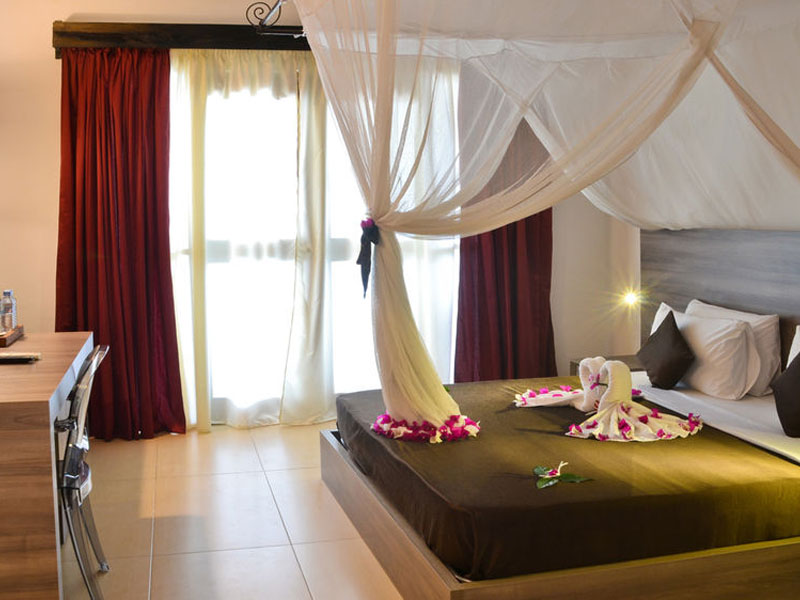 4My Blue Hotel (2)