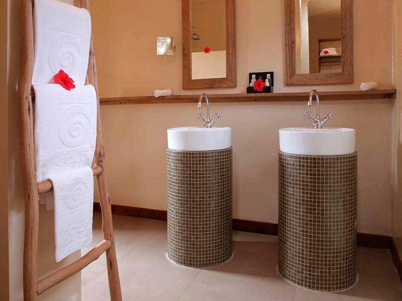 Beach Suite bathroom