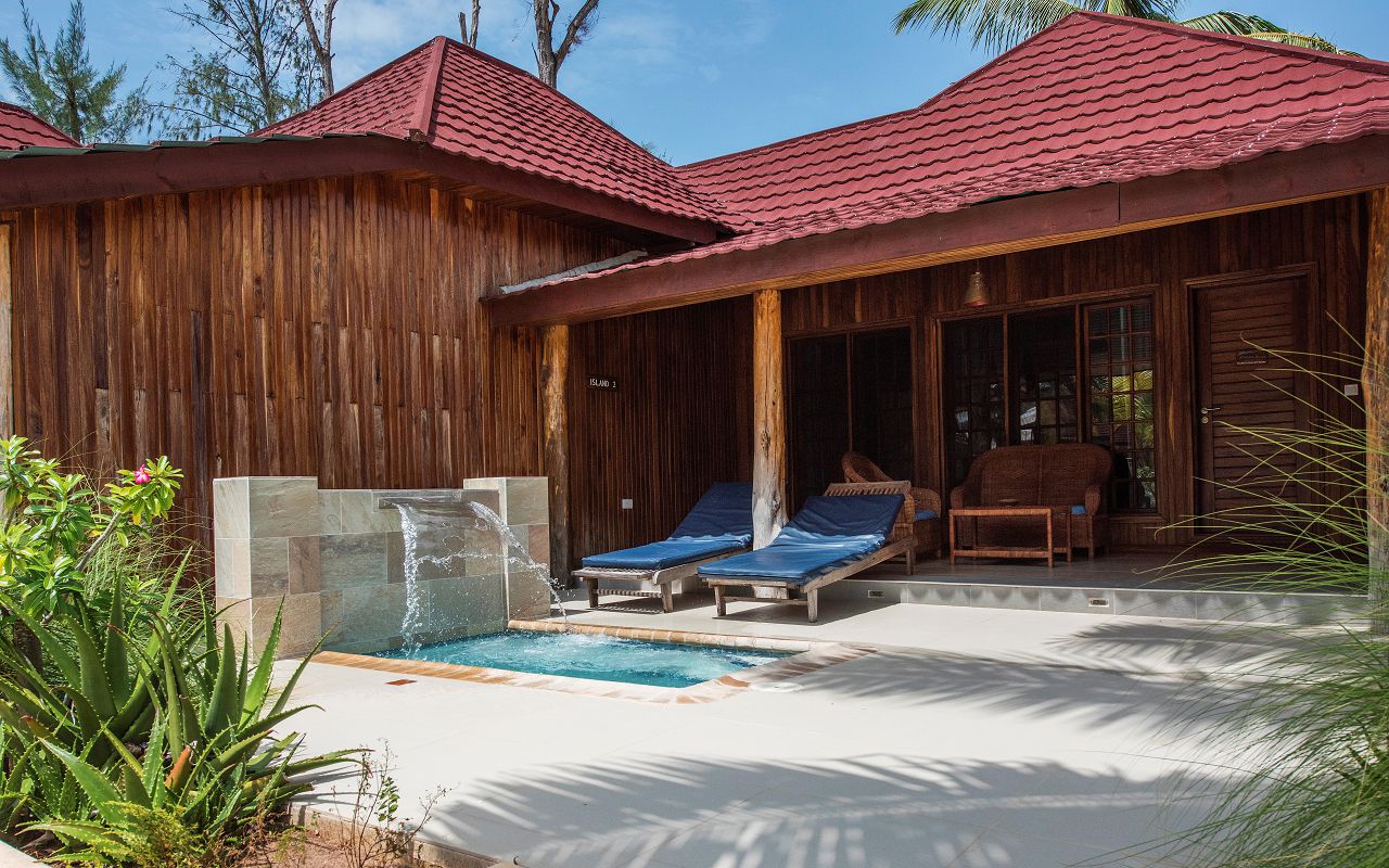 POOL BUNGALOWS (1)